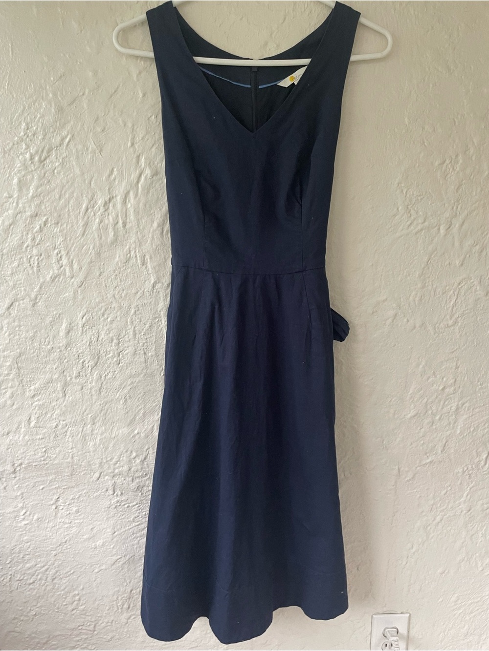 Boden navy blue fit flare tie back vneck classic preppy dress; size 6